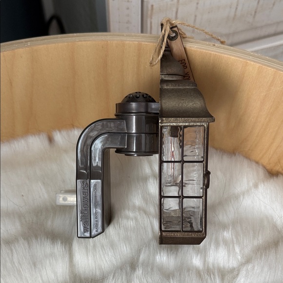 Bath & Body Works Bronze Lantern Nightlight Wallflowers Fragrance Plug - Picture 3 of 6